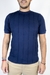 camisa polo azul marinho com tecido texturizado a mão de linhas verticais