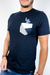 camiseta preta na modelagem slim com bolso feito de patchwork e estampa de cacto