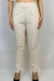 Calça moletom Maryam em linho e algodão, perfeita para um visual clássico e confortável no dia a dia. Seu corte folgado na parte superior proporciona liberdade de movimento, enquanto as pernas mais sequinhas garantem um look elegante.
