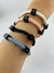 Pulseira regulável com trança de malha e berloques quadrados de cristais black diamond.
