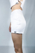 short de alfaiataria branco com textura no tecido feita à mão