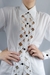 Camisão Clarice em tecido leve de algodão, destacando-se pelo detalhe de trançado artesanal na parte frontal. Uma peça sofisticada e elegante para diversas ocasiões.