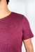 camiseta canelada vinho gola C