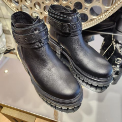 Botas Ine en internet