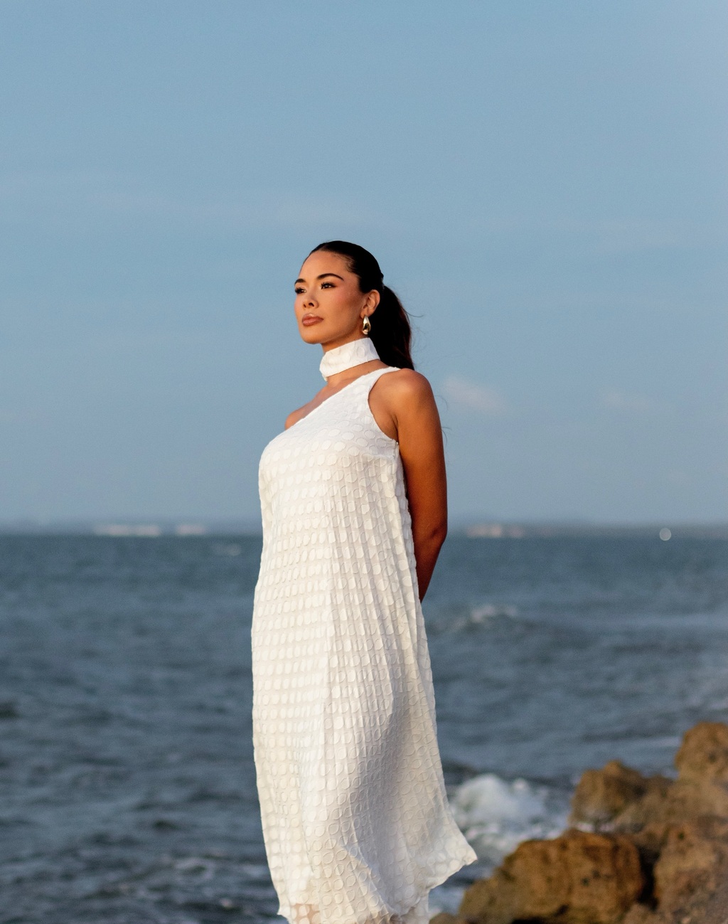 Vestido Branco Plissado na internet