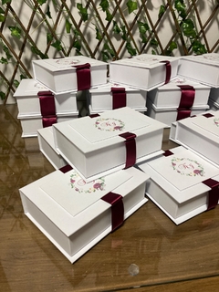 Caixa Aplique 3D Porta Gravata e Bombom - Marsala - LB - 17x12x5 - Leka Artes