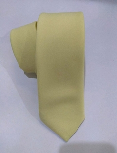 Gravata Semi Slim Amarelo claro Fosco para Padrinho de Casamento