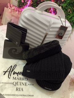 Cuello y Gorro con Pelo sintético + Billetera Pierre Cardín en internet