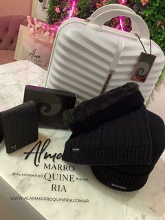 Cuello y Gorro con Pelo sintético + Billetera Pierre Cardín