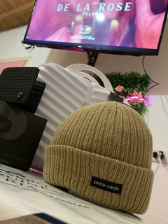 Gorro de lana + Billetera Pierre Cardin - tienda online