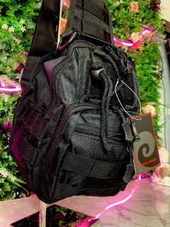 Mochila cruzada Pierre Cardin Tactica - Alma Marroquineria