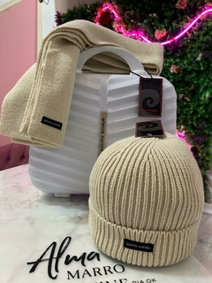 Beauty + Gorro y Bufanda Pierre Cardin