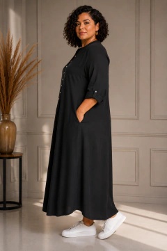 Vestido Plus Size Longo Preto com Botões e Fenda Lateral | Moda Feminina Plus Size 44 ao 54 - comprar online
