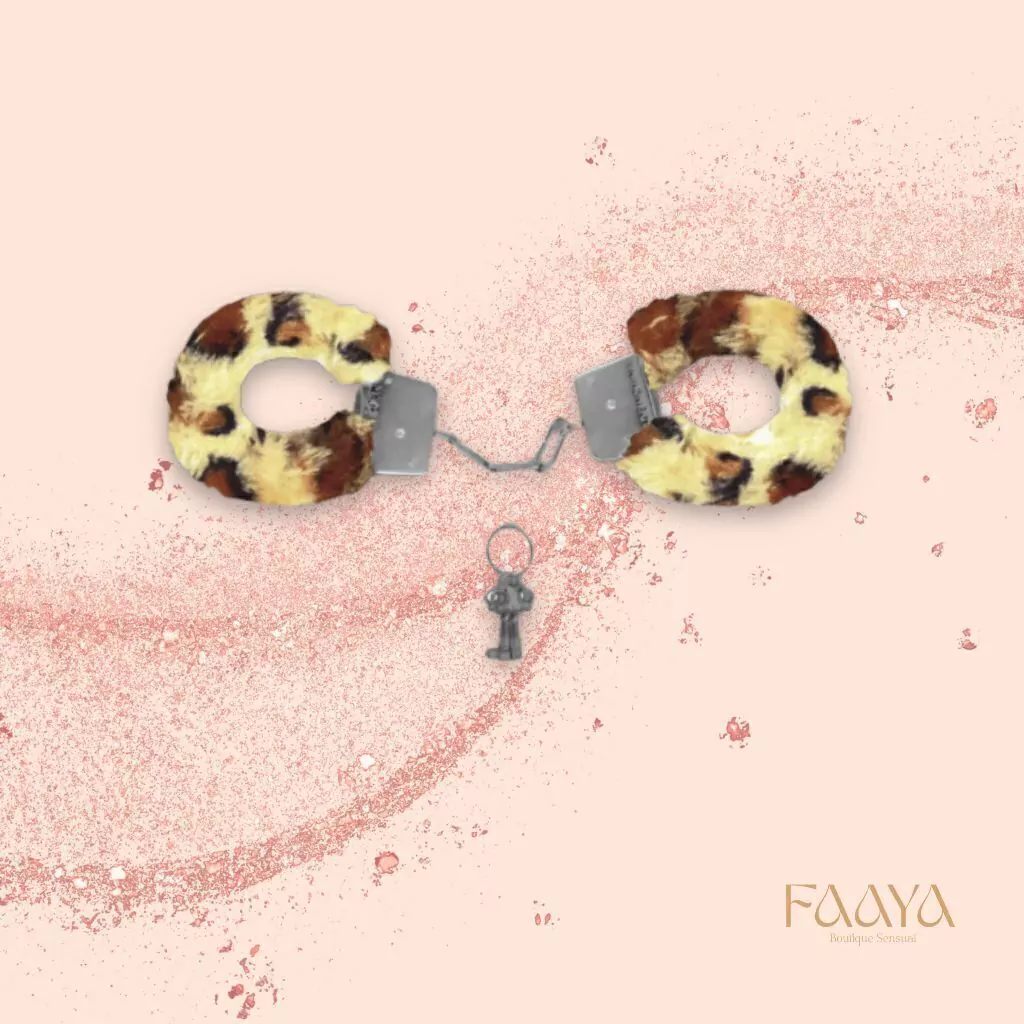Algemas de Metal Revestida com Pelúcia Fur Love Cuffs – Vip Mix