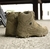 Um par de tênis de comando militar em tom bege, com design robusto e solado resistente, ideal para atividades ao ar livre.