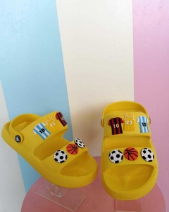 Crocs con pelotas - comprar en línea