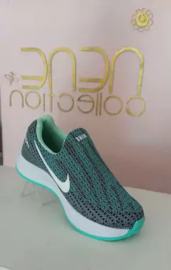 Tenis tipo nike gris y menta