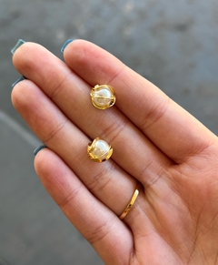 Brinco pérola trançado