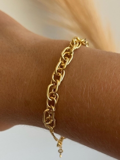 Pulseira entrelaçada
