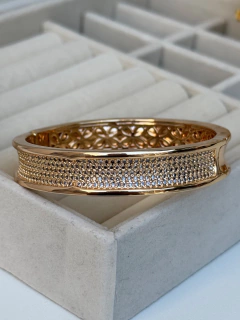 Bracelete cravejado luxo na internet