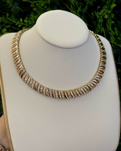 Chocker escamada