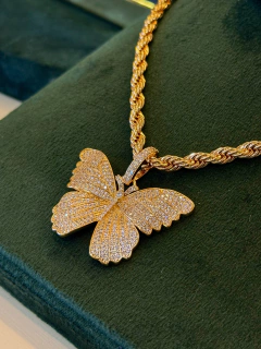 Cordão borboleta cravejada na internet