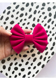 O laço Girly é hoje o número 1 da marca!   O Girly virou laço de colecionadora, prometo para vocês! As mães e as meninas amam esse modelo.  Esse modelo tem uma textura bem "plush plush"  que só vendo de perto para entender o efeito que ele dá! São cores l
