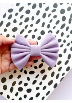 O laço Girly é hoje o número 1 da marca!   O Girly virou laço de colecionadora, prometo para vocês! As mães e as meninas amam esse modelo.  Esse modelo tem uma textura bem "plush plush"  que só vendo de perto para entender o efeito que ele dá! São cores l