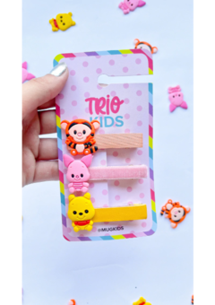 Os trios Kids foram criados de uma maneira tão especial, ele é um trio que combina descombinando... consegue entender? kkk  E sim essa misturinha ficou tão incrível e ao mesmo tempo inusitada que está na lista dos tops 10 da Mug...  E sabe o que é o mais 