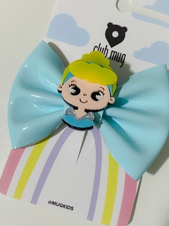 Coleção Princesas é um charme em cada laço.   Tamanho único: 9 CM  Acabamento: bico de pato   Produto se refere à unidade/ Fotos meramente ilustrativas