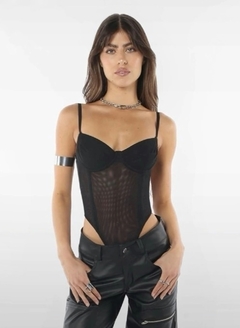 Body Dark (M) en internet