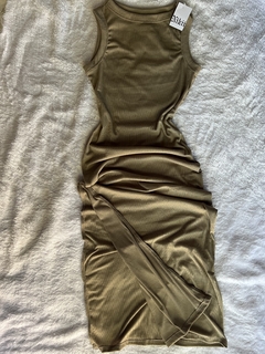 Vestido largo con tajo