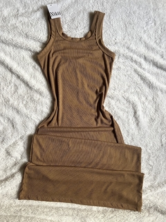 Vestido largo con tajo