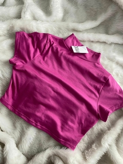 top polera fucsia basico
