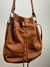 Bolsa saco com alça marrom caramelo - comprar online