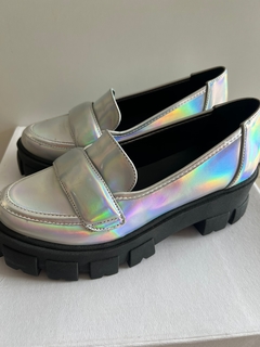 MOCASSIM TRATORADO PRATA HOLOGRÁFICO