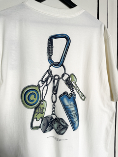 CAMISETA KEYCHAN - OFF WHITE - Loja Oficial - Quarto de Pedro