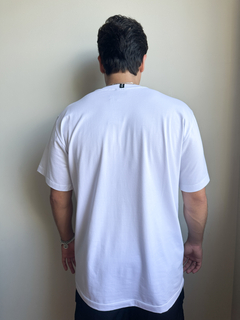 CAMISETA HYBE “LOGO” - BRANCA - comprar online