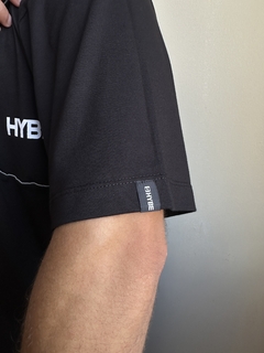 CAMISETA HYBE “CLASSIC” - PRETA - comprar online