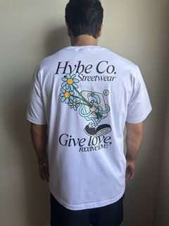 CAMISETA HYBE “LOVE” - BRANCA