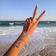 Descubra a Pulseira de Signos, feita em aço inox e nylon, ajustável e antialérgica. Adquira a sua e realce seu estilo com proteção!