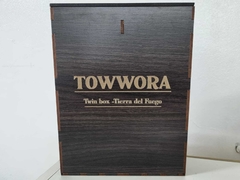 Towwora Twin Box Solo Río Grande( caja de madera con una botella de clásico y una de variedad- Calafate o Black Edition) - TOWWORA
