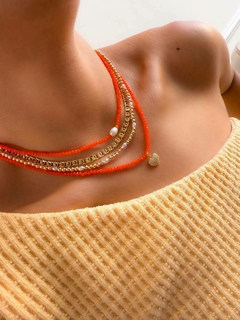 Choker Cristal laranja com detalhe em pérola na internet