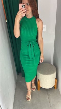 VESTIDO TRICOT MODAL MIDI FENDA LATERAL VERDE P - MAMÔ na internet
