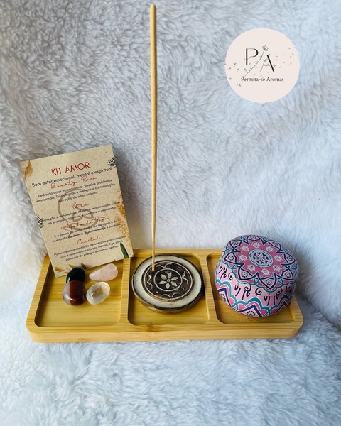 Kit Proteção, bandeja em madeira, vela aromática lata indiana, incensário e kit de pedras
