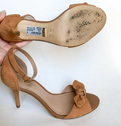 Sandália de salto Arezzo_ n°36 - Catavintage Brechó
