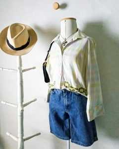 camisa vintage bordada_ Tam. G - Catavintage Brechó