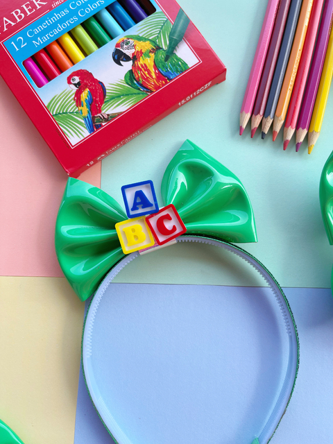 TIARA ESCOLAR VERDE COM APLIQUE ABC - comprar online