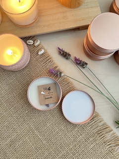 Vela lavanda com pedras naturais - loja online