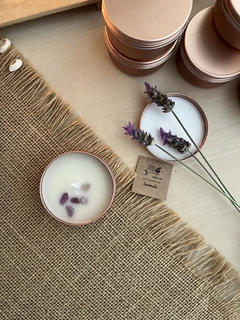 Vela lavanda com pedras naturais - comprar online